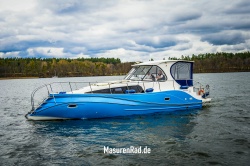 Hausboot Masuren Polen Tes Illuminatus auf dem Wasser